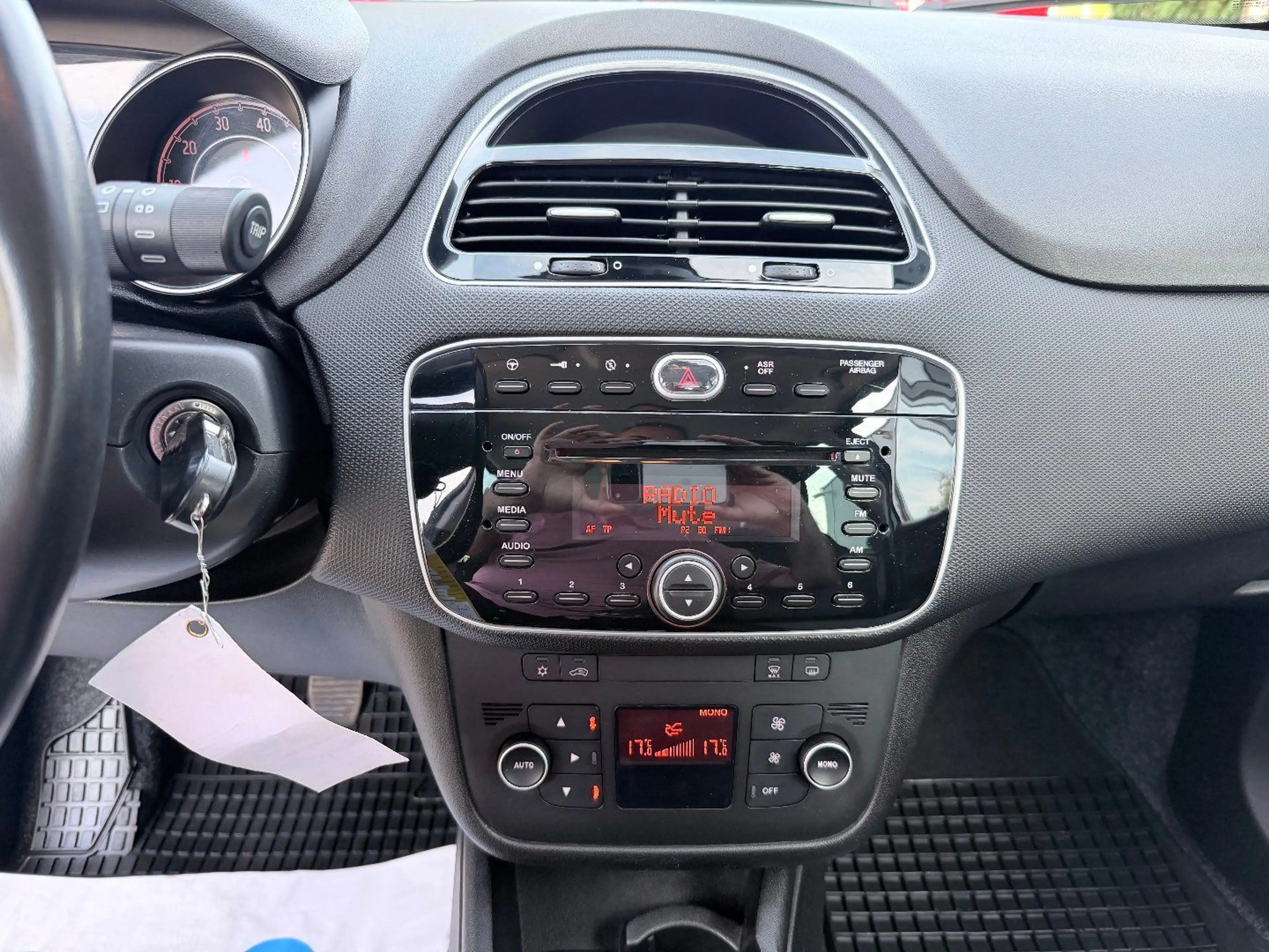 Fiat Punto 1.2 8V Nuova Collezione — photo 12