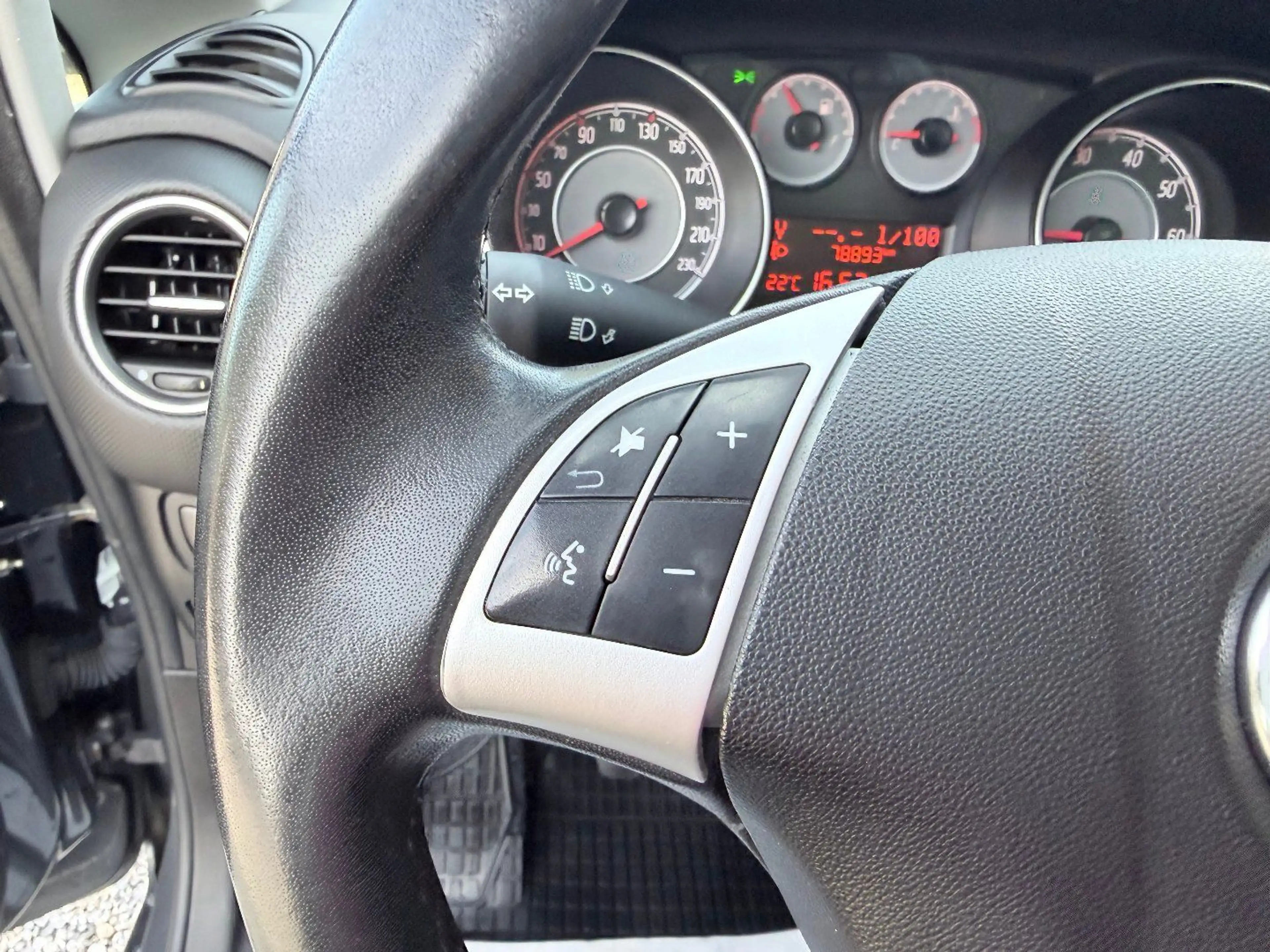 Fiat Punto 1.2 8V Nuova Collezione — photo 15