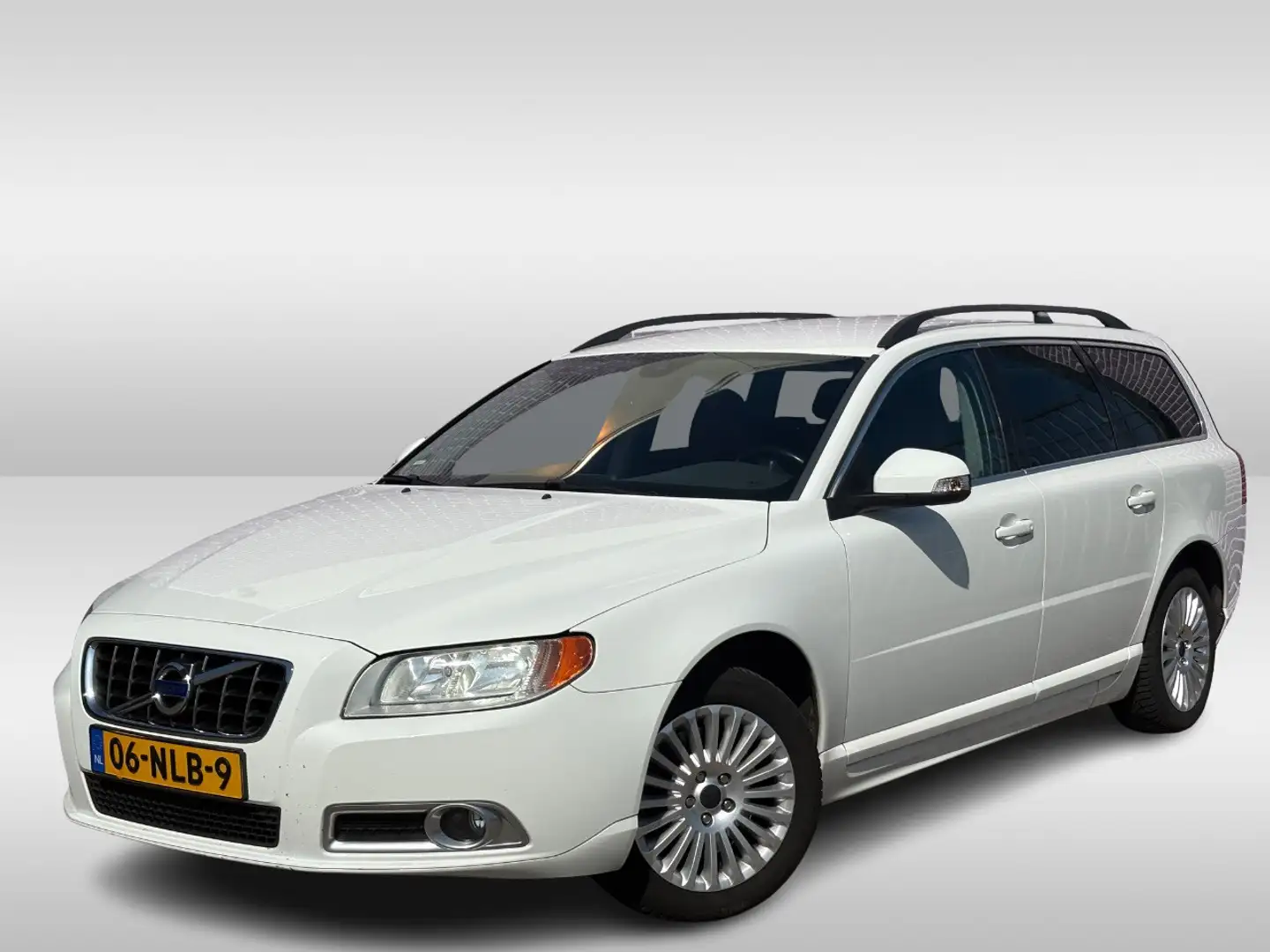 Volvo V70 2.0 D3 Momentum / Nieuwe distr.riem / Trekhaak / L Wit - 1