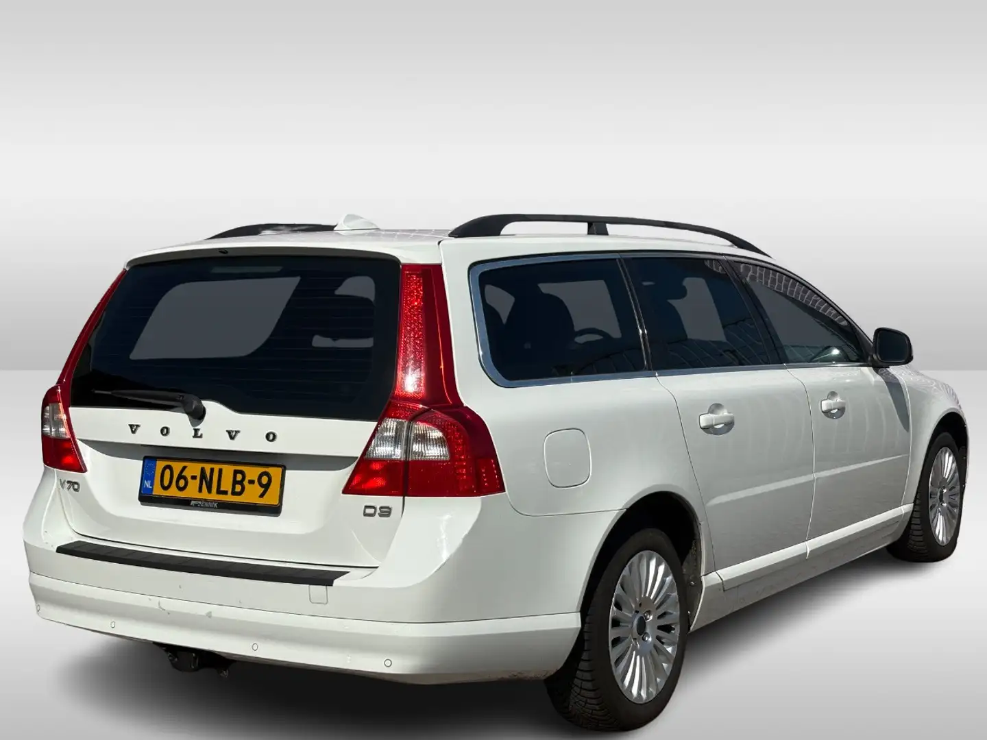 Volvo V70 2.0 D3 Momentum / Nieuwe distr.riem / Trekhaak / L Wit - 2