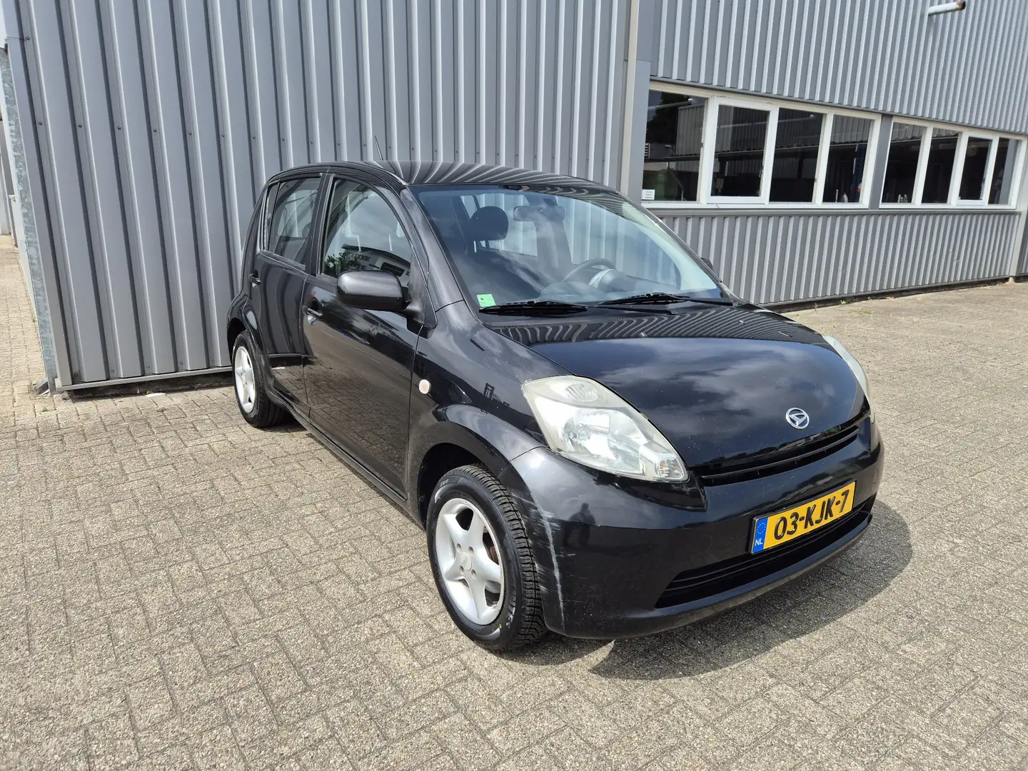 Daihatsu Sirion 1.3-16V Comfort Negro - 2