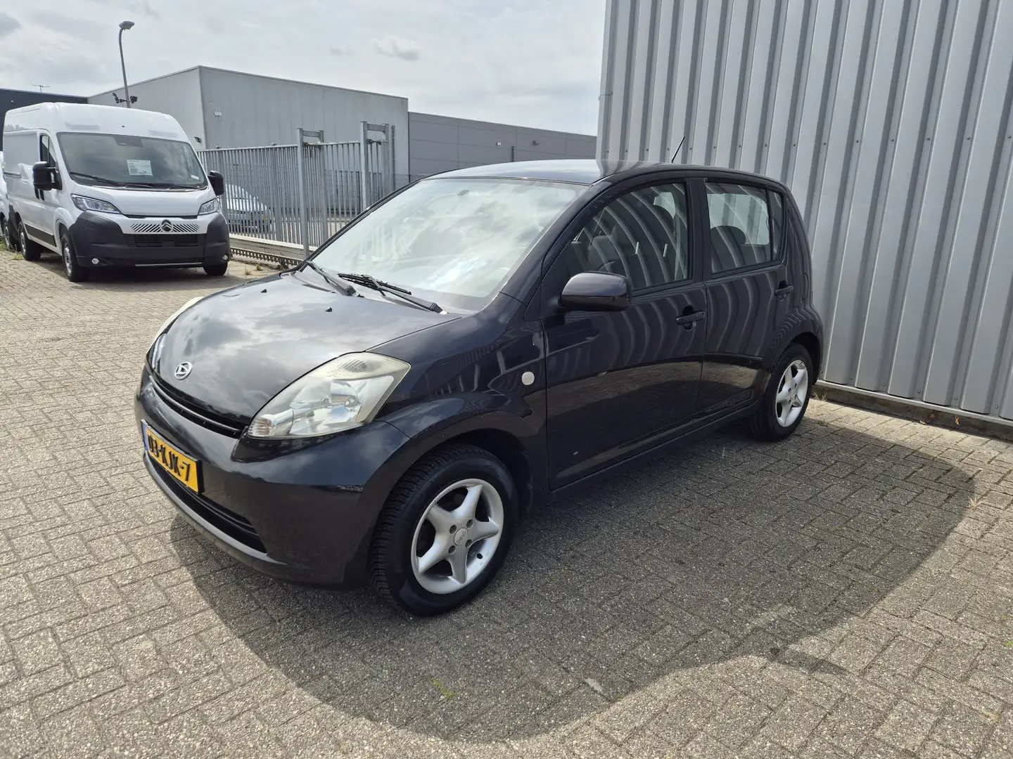 Daihatsu Sirion 1.3-16V Comfort Negro - 1