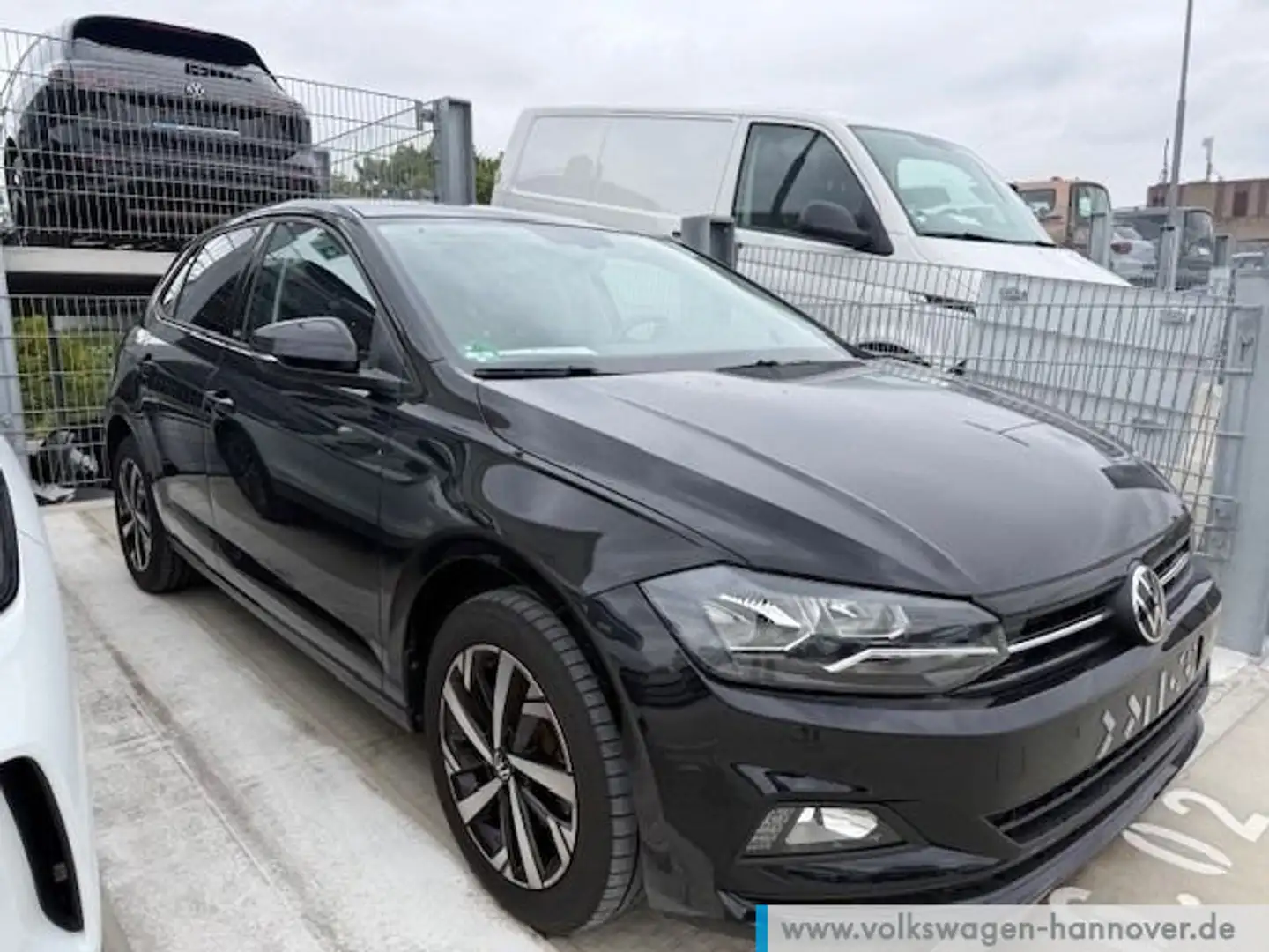Volkswagen Polo 1.0 TSI Active Pano SHZ PDC Schwarz - 2