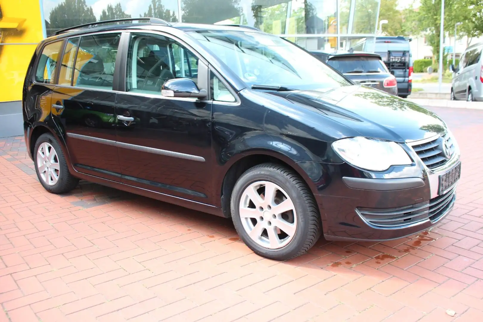 Volkswagen Touran Conceptline AHK 7 Sitze Negro - 1