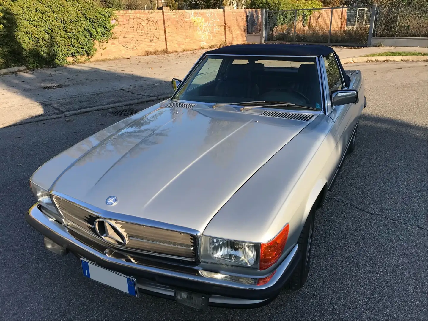 Mercedes-Benz SL 560 Roadster cabrio Šedá - 2