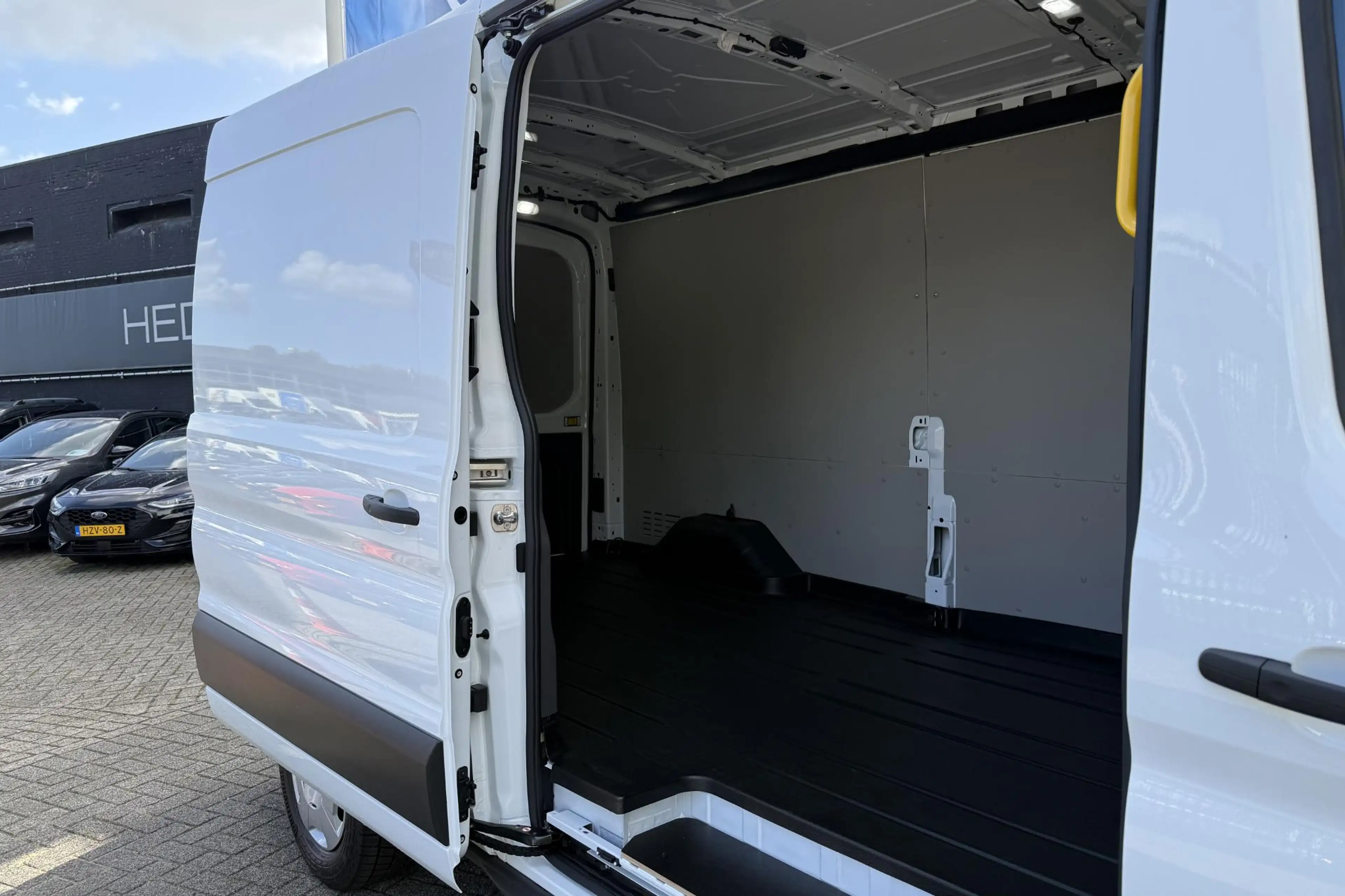 Ford E-Transit 350 L3H2 Trend 68 kWh | Pro Power | BLIS| 360° Cam — photo 7
