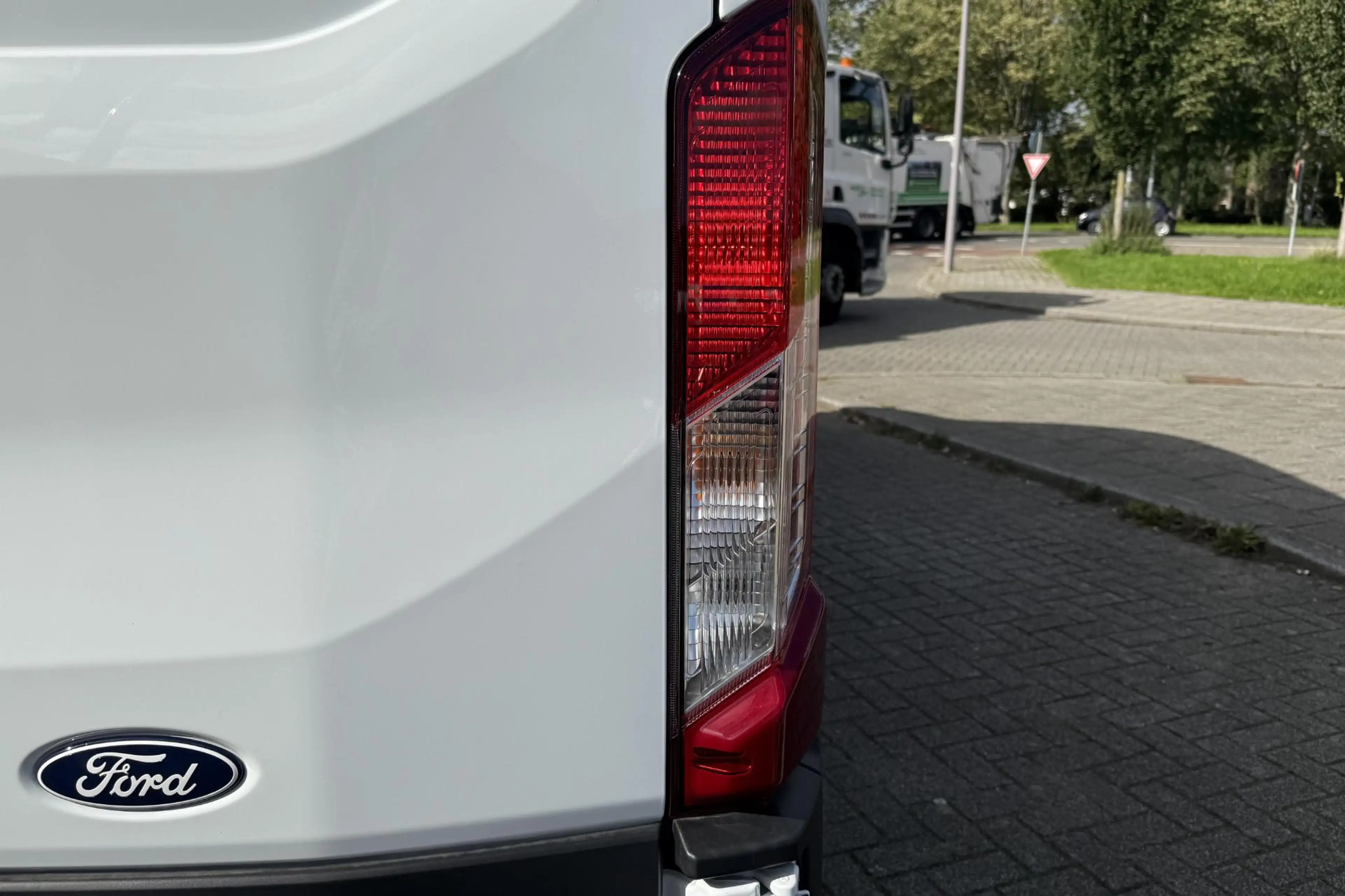 Ford E-Transit 350 L3H2 Trend 68 kWh | Pro Power | BLIS| 360° Cam — photo 12