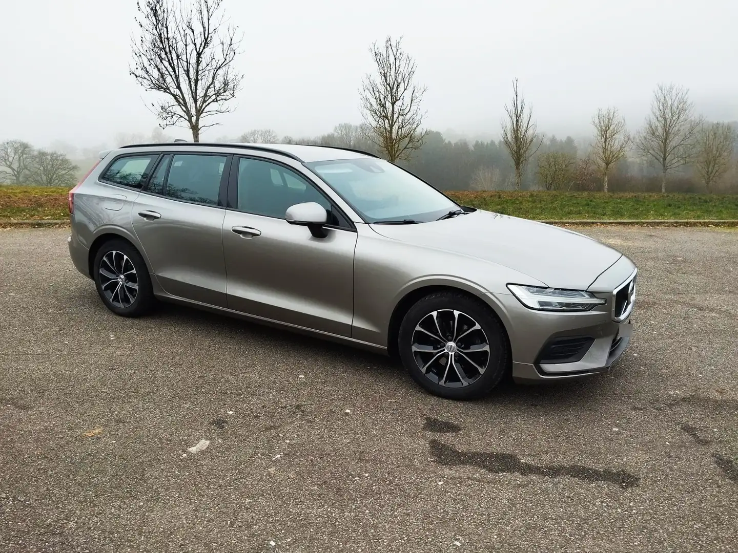 Volvo V60 2.0 D3 AWD Momentum Pro Geartronic Brons - 1