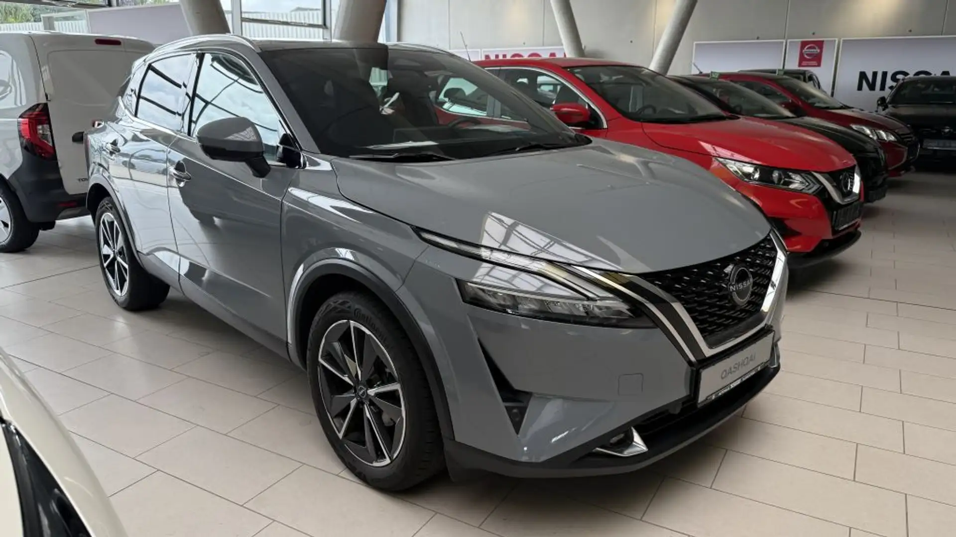 Nissan Qashqai 1.3 DIG-T MHEV Xtronic Tekna Grau - 1