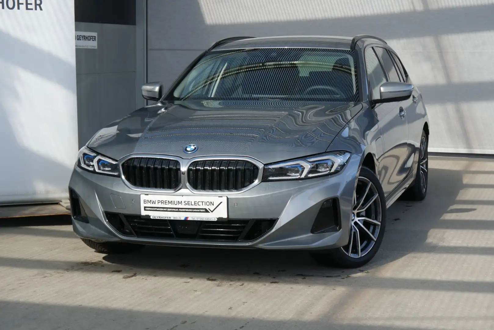 BMW 330 e xDrive *Innovationspaket/AHK/Sportsitz/360°/ACC/Adapt. LED/Repair Inclusive* Grau - 2