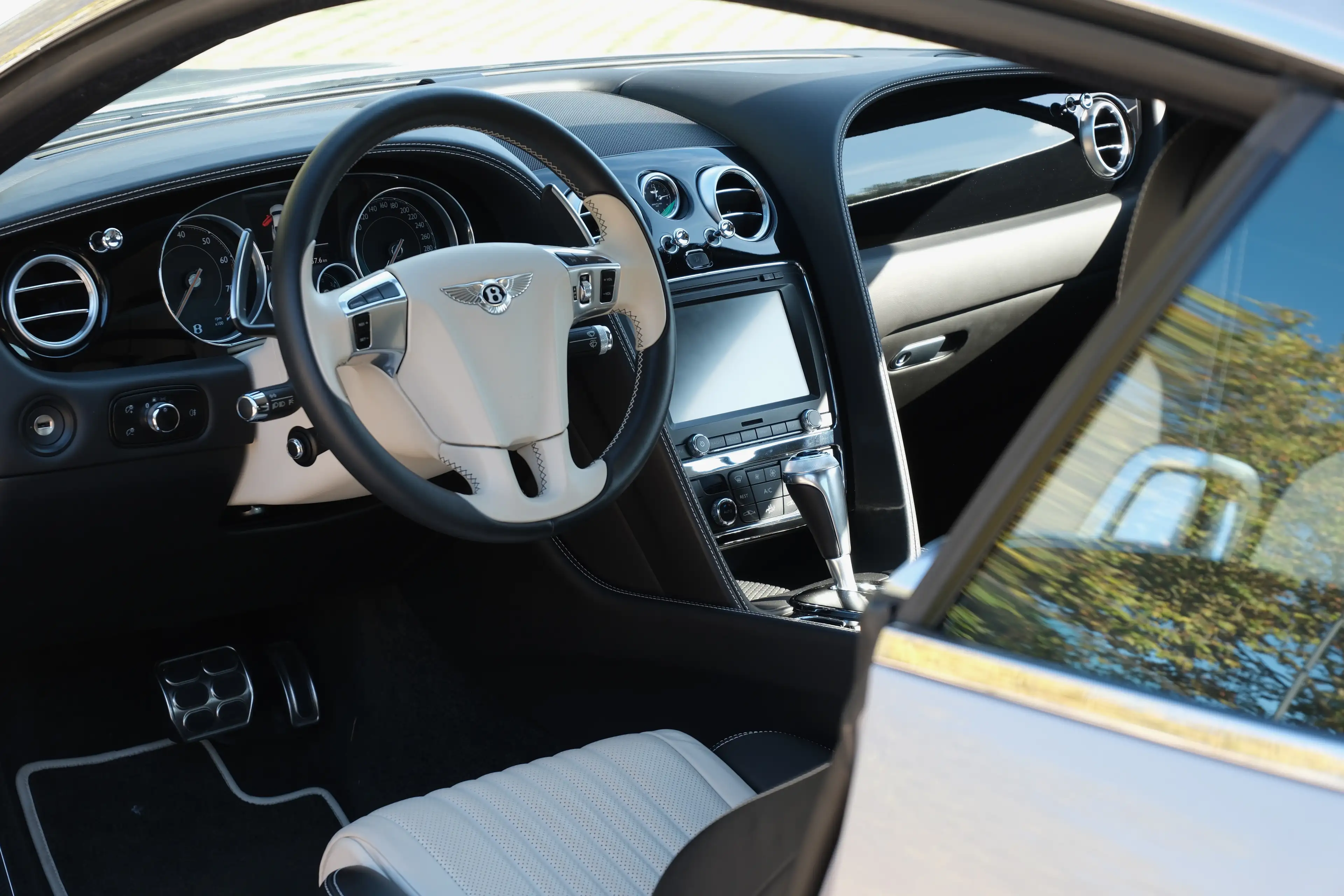 Bentley Continental GT Continental GT V8 S*Massage*CarPlay*BiColor*CAM* — photo 12