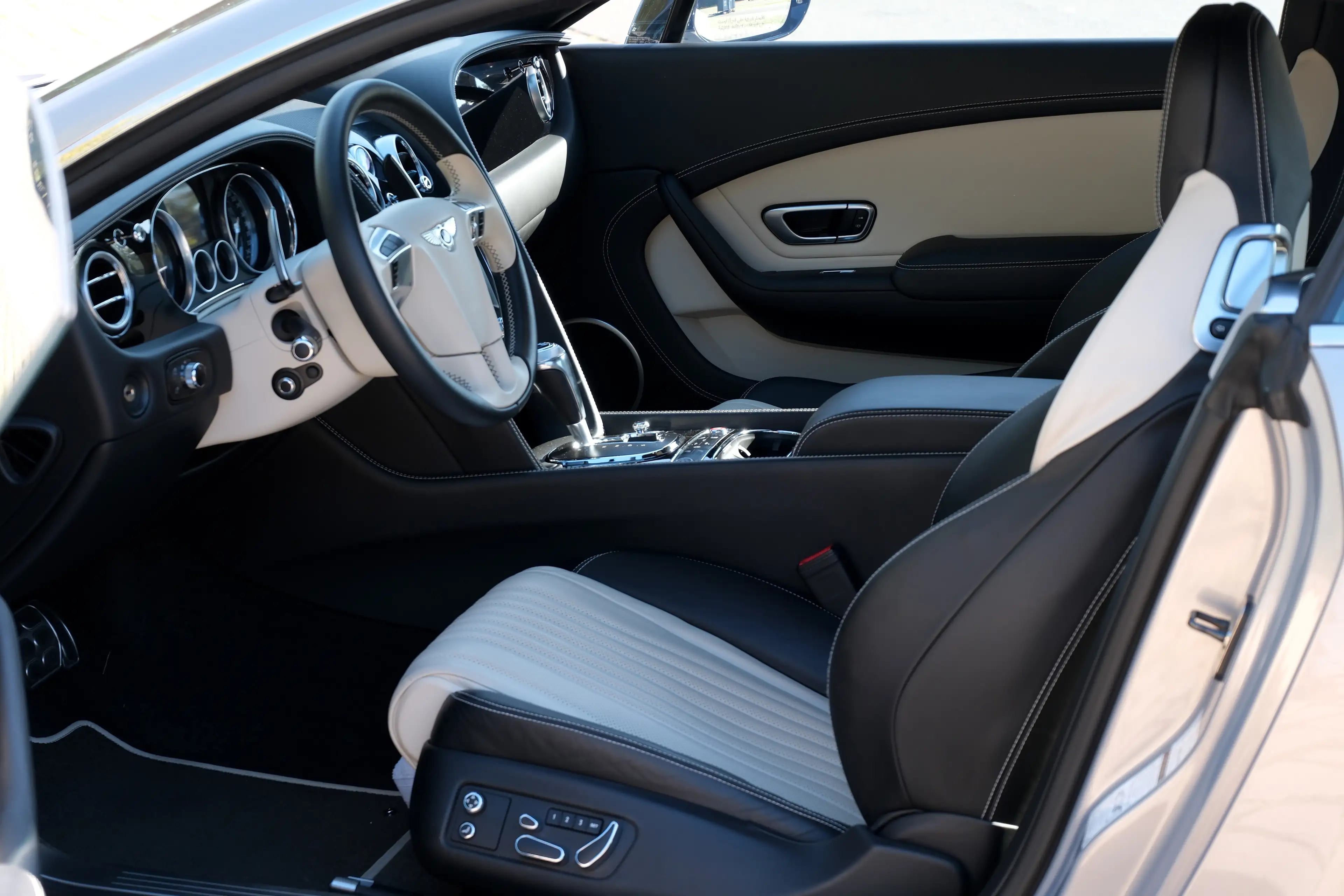 Bentley Continental GT Continental GT V8 S*Massage*CarPlay*BiColor*CAM* — photo 11