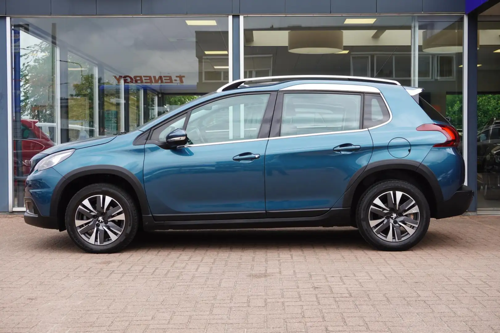 Peugeot 2008 1.2 PureTech Allure | Automaat | Navigatie | Airco Groen - 2