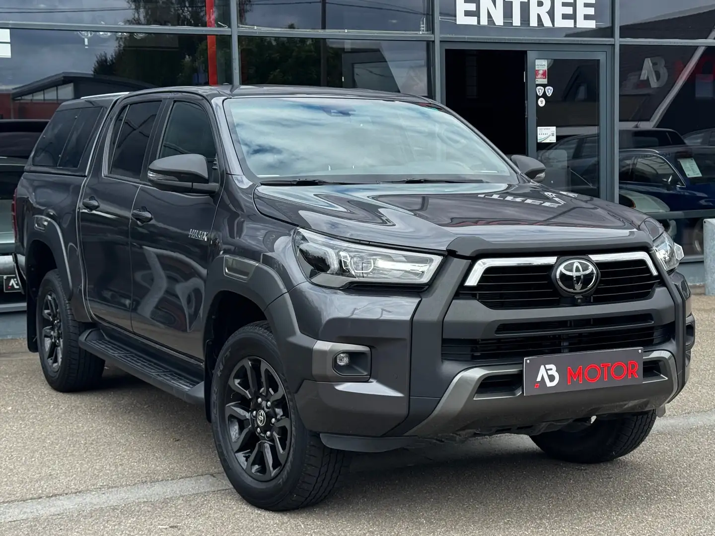 TOYOTA Hilux