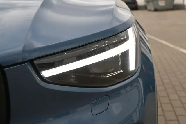 Volvo XC40 view 10