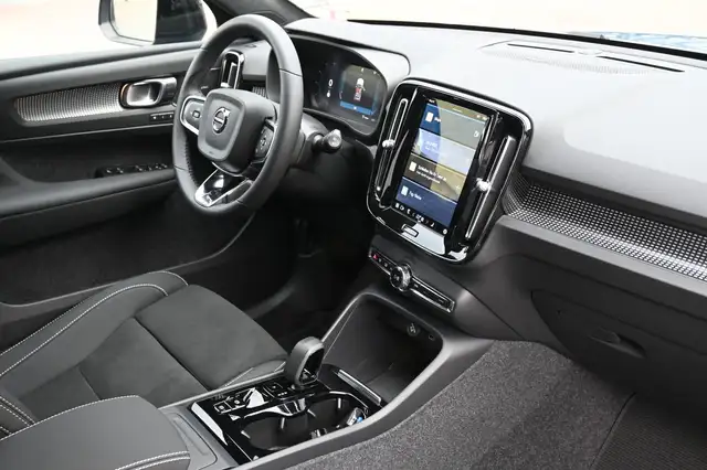 Volvo XC40 view 13