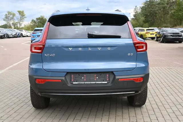 Volvo XC40 view 4