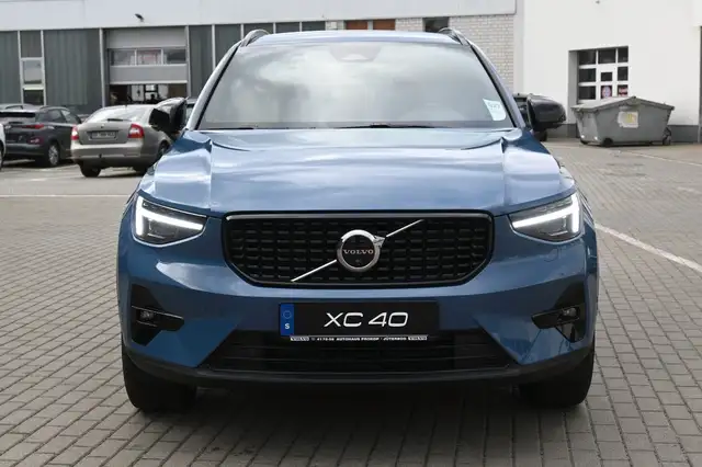Volvo XC40 view 8