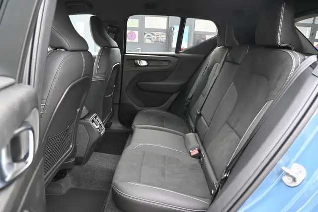 Volvo XC40 view 15