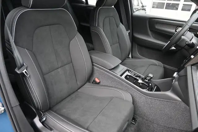 Volvo XC40 view 14
