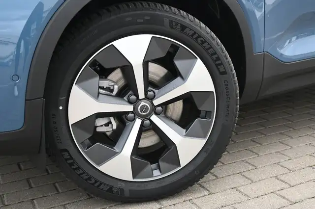 Volvo XC40 view 11