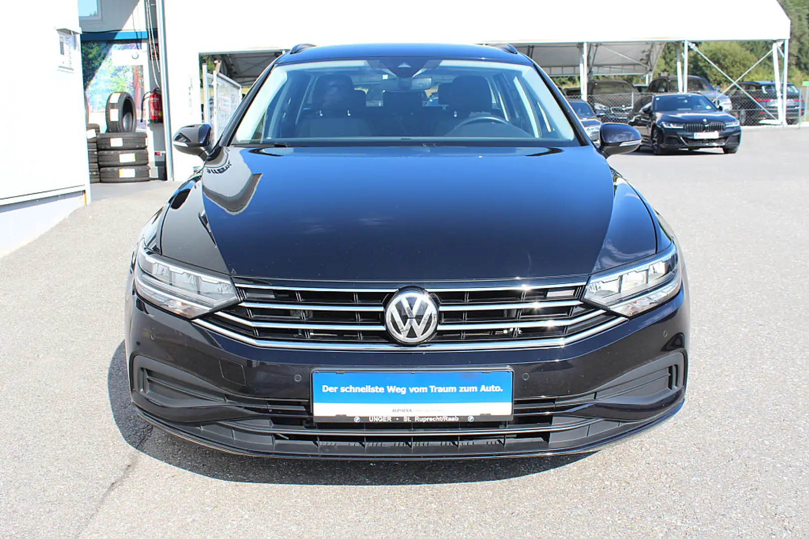 Volkswagen Passat Variant Business 2,0 SCR TDI DSG LED Navigation Bluetoo... Zwart - 2