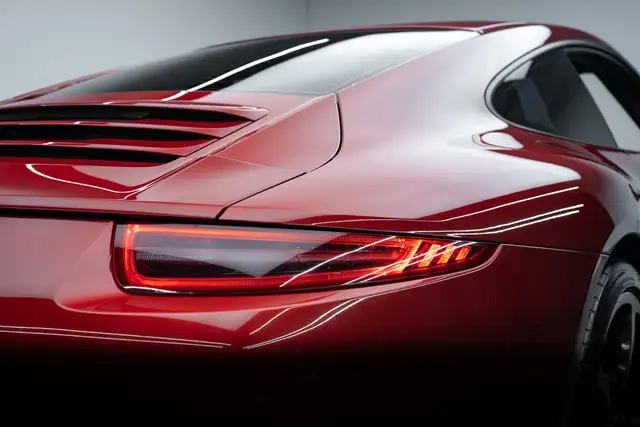 Porsche 911 view 6
