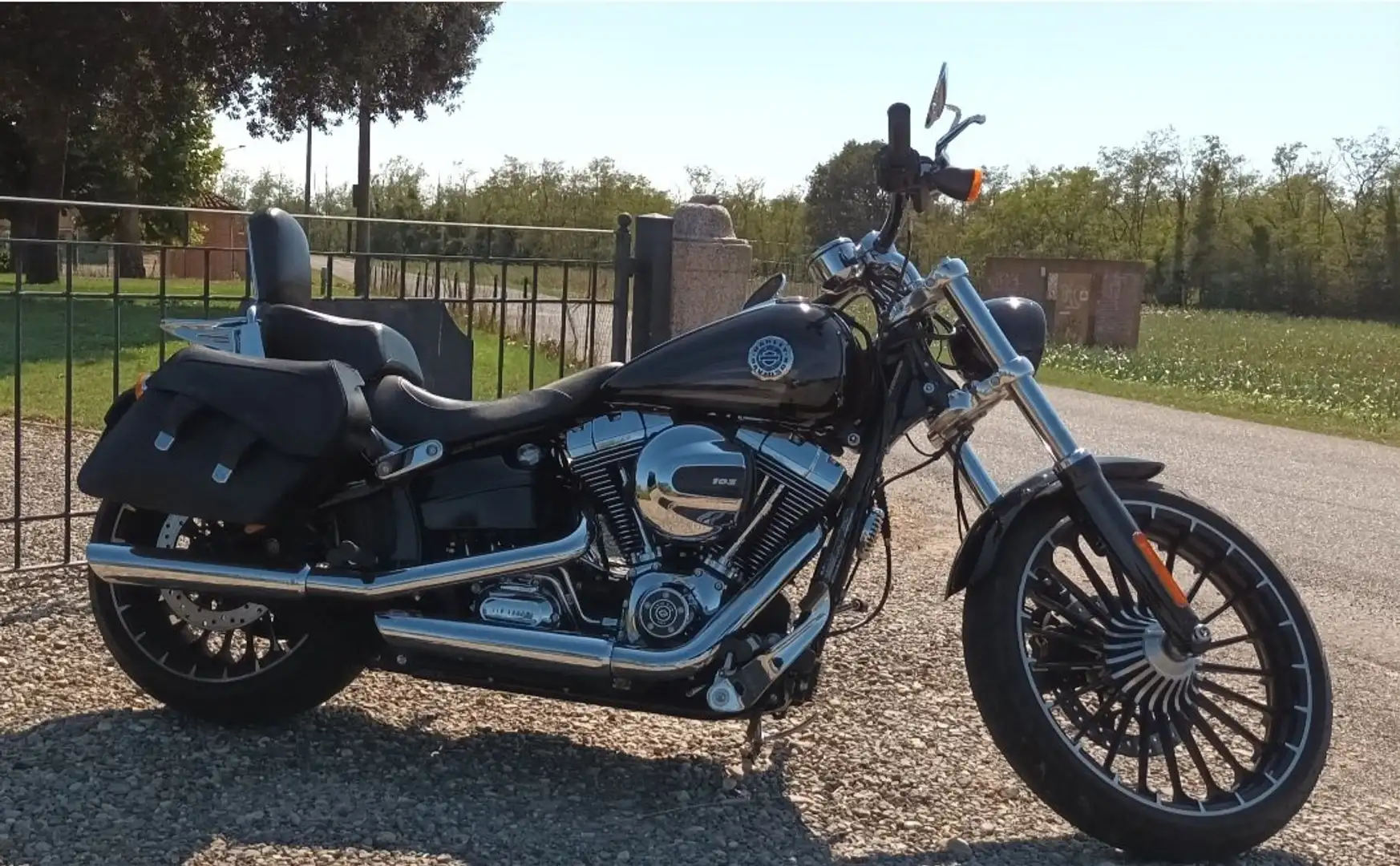 Harley-Davidson Breakout Noir - 2