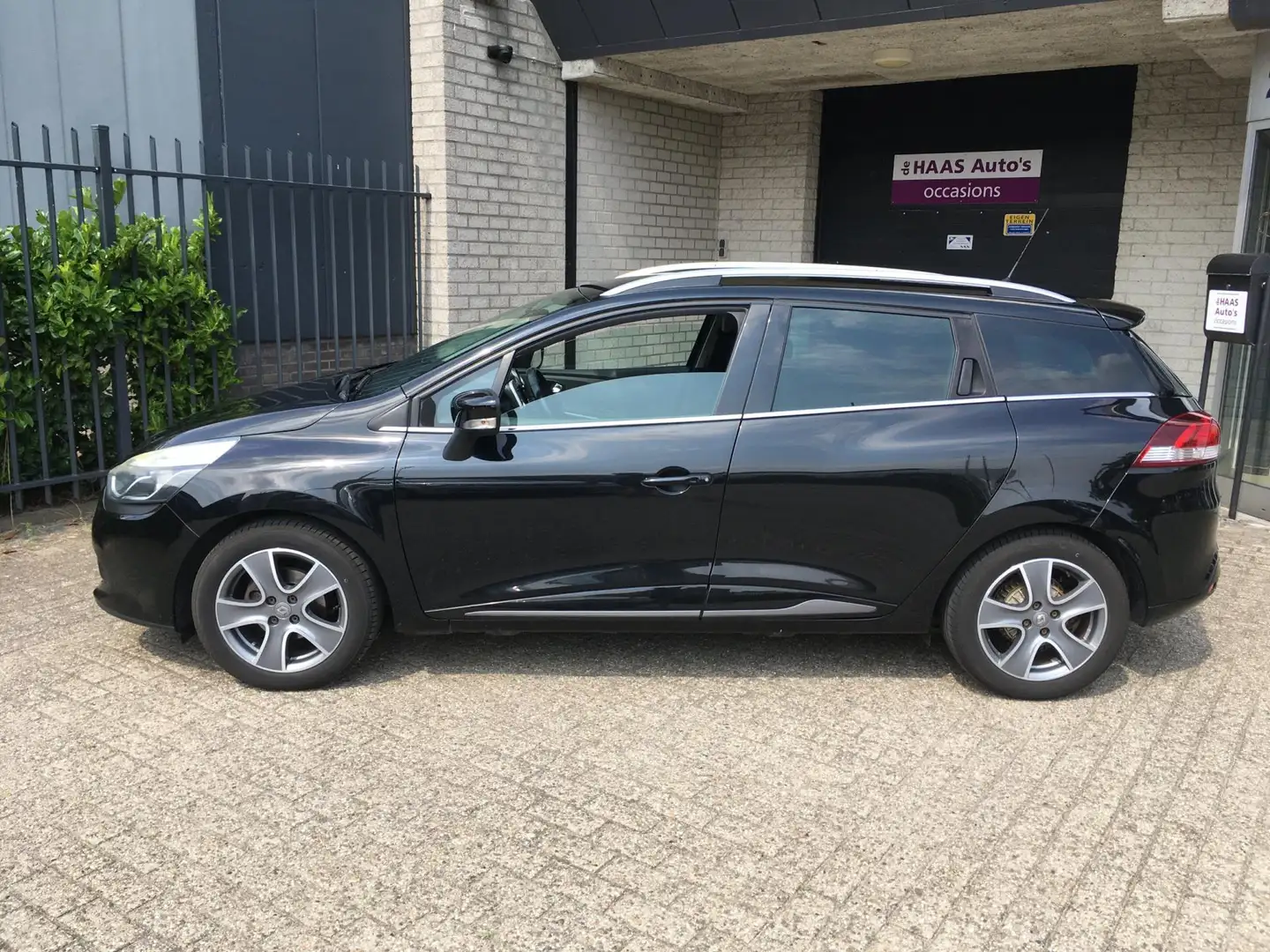 Renault Clio Estate 1.5 dCi ECO Night&Day / NAVIGATIE / ALU VEL Zwart - 2
