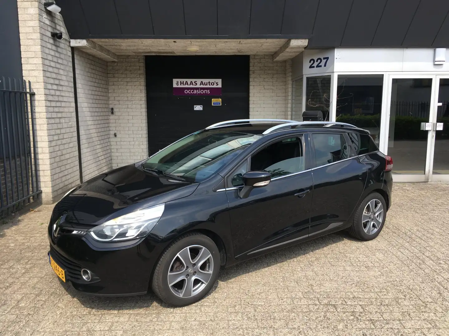 Renault Clio Estate 1.5 dCi ECO Night&Day / NAVIGATIE / ALU VEL Zwart - 1
