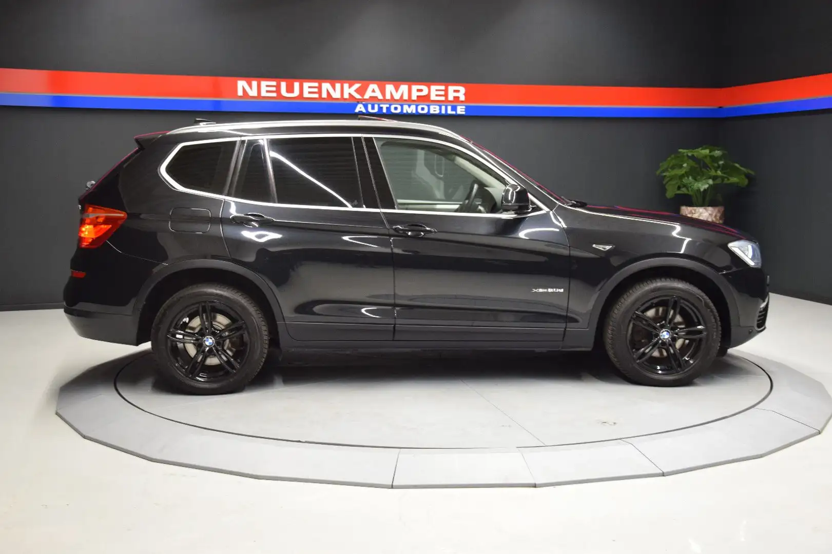 BMW X3 xDrive 20d TeilLeder ACC HuD Pano Xen 360° Schwarz - 2