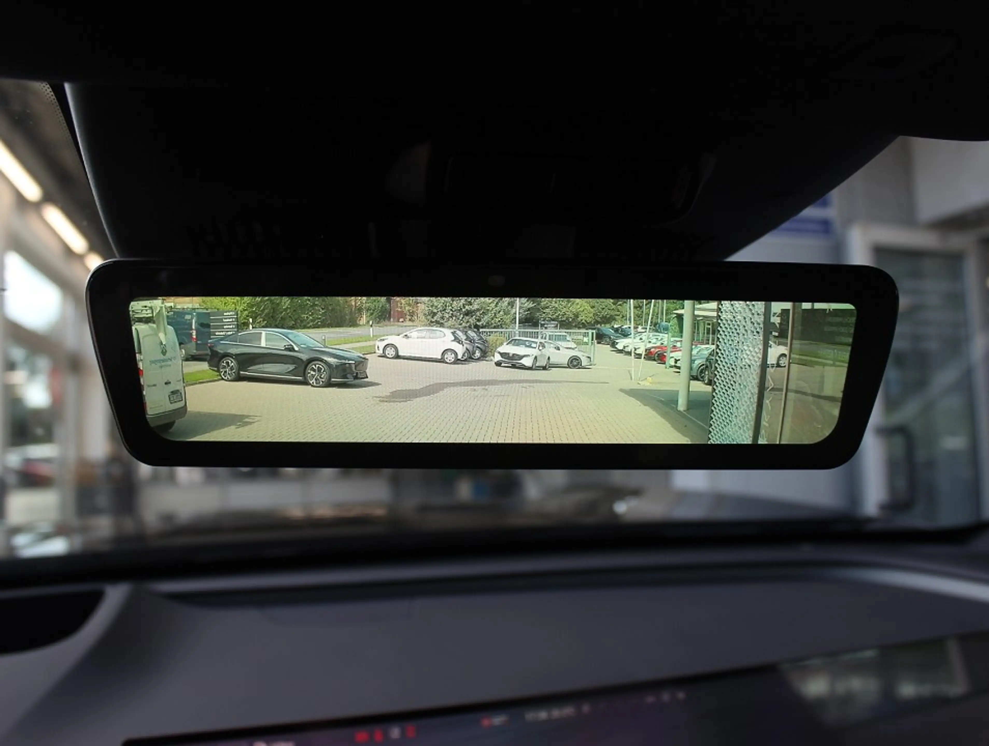 Mazda CX-6e EV-258 Takumi Plus DIGI. SPIEGEL 21" PANO — photo 12