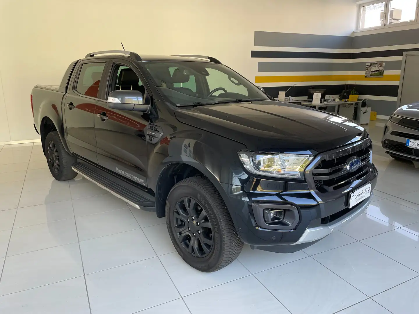 Ford Ranger 2.0 tdci double cab Wildtrak 213cv auto Gancio Nero - 1
