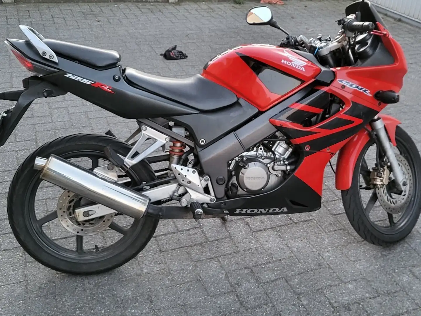 Honda CBR 125 Červená - 2
