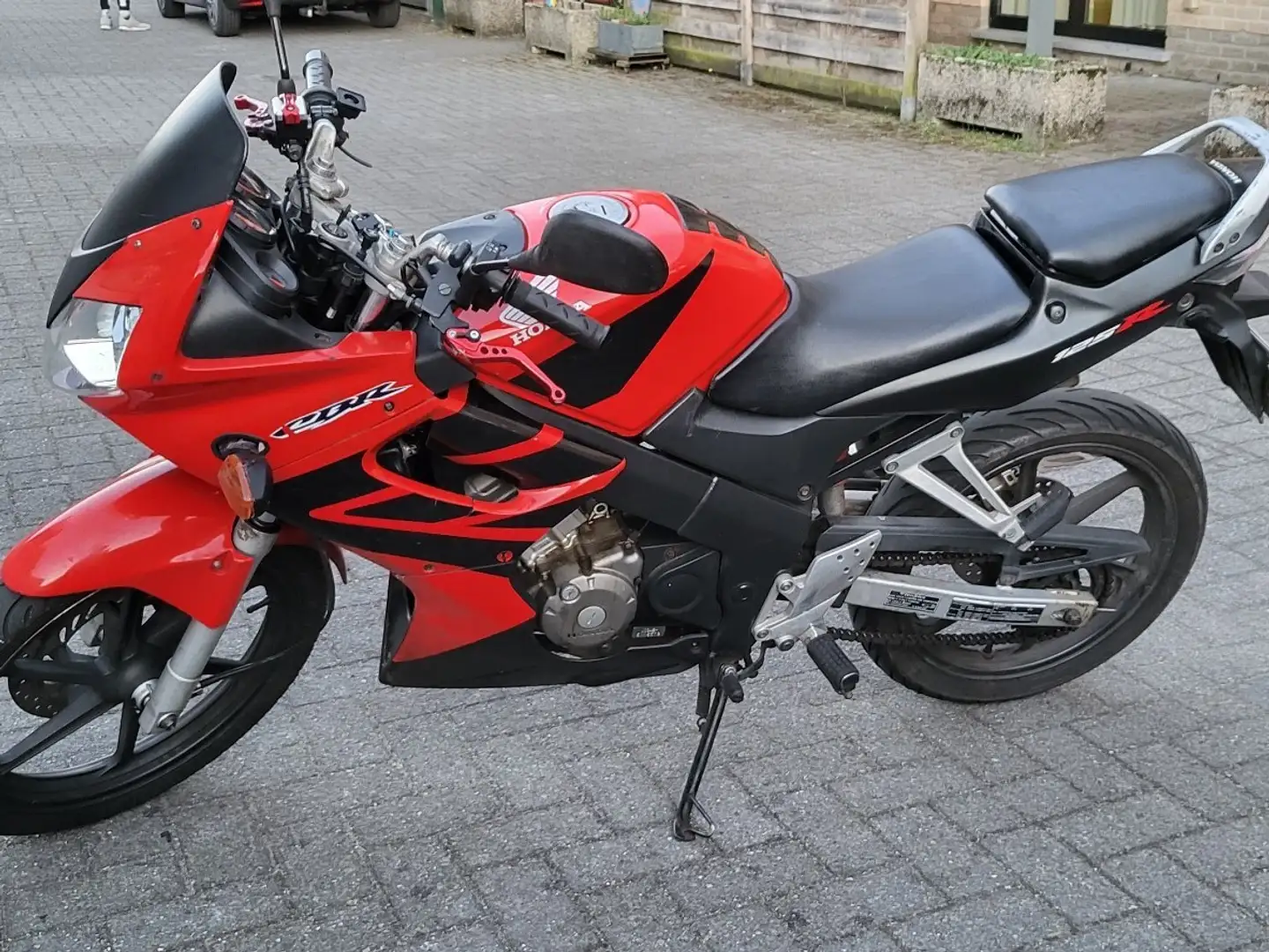 Honda CBR 125 Červená - 1