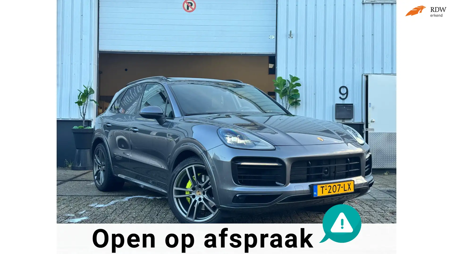 Porsche Cayenne 3.0 E-HYBRID|PLATINUM|PANO|LAGEKM|1STE EIGENAAR|20 Grau - 1