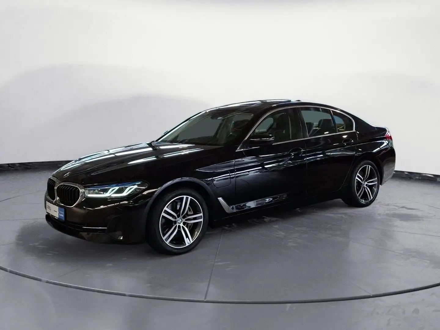 BMW 545 e xDrive AHK Head UP Schiebedach Laser Schwarz - 2