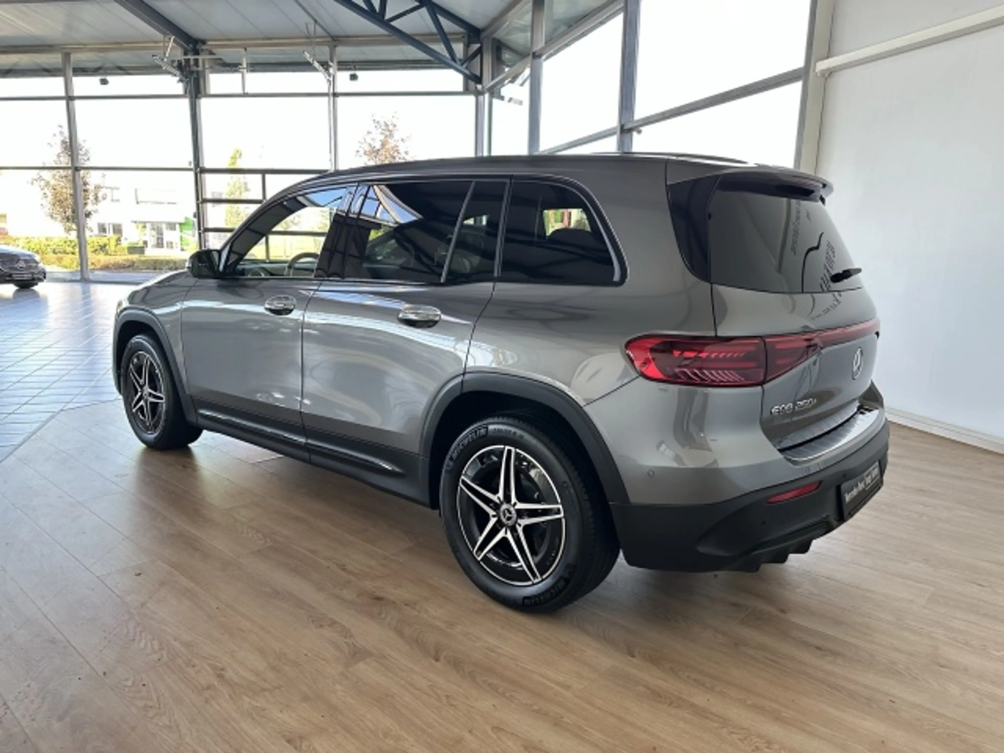 Mercedes-Benz EQB 250 EQB 250+ AMG DISTRONIC+360°KAMERA+HANDS-FREE LED — photo 4