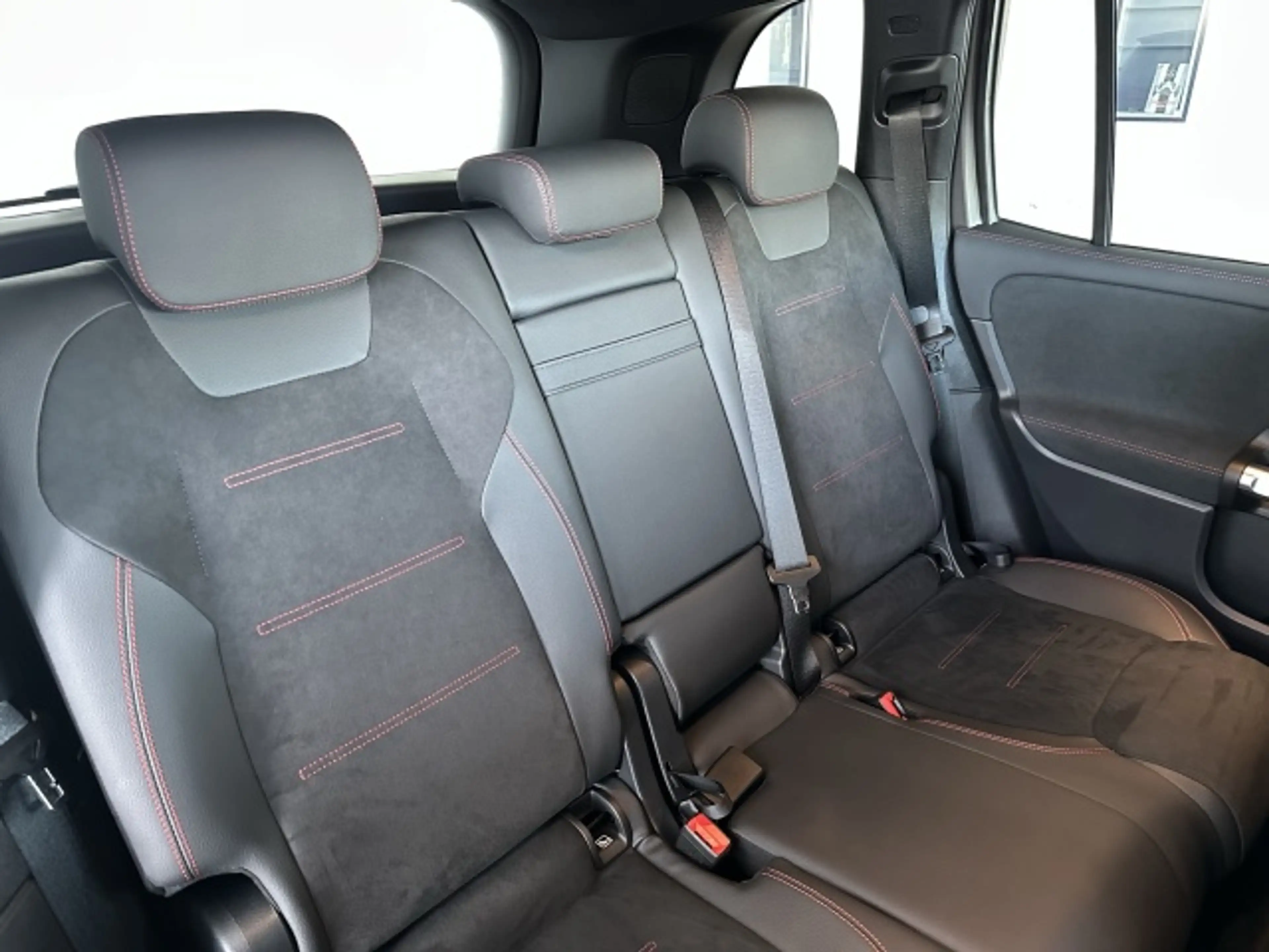 Mercedes-Benz EQB 250 EQB 250+ AMG DISTRONIC+360°KAMERA+HANDS-FREE LED — photo 9
