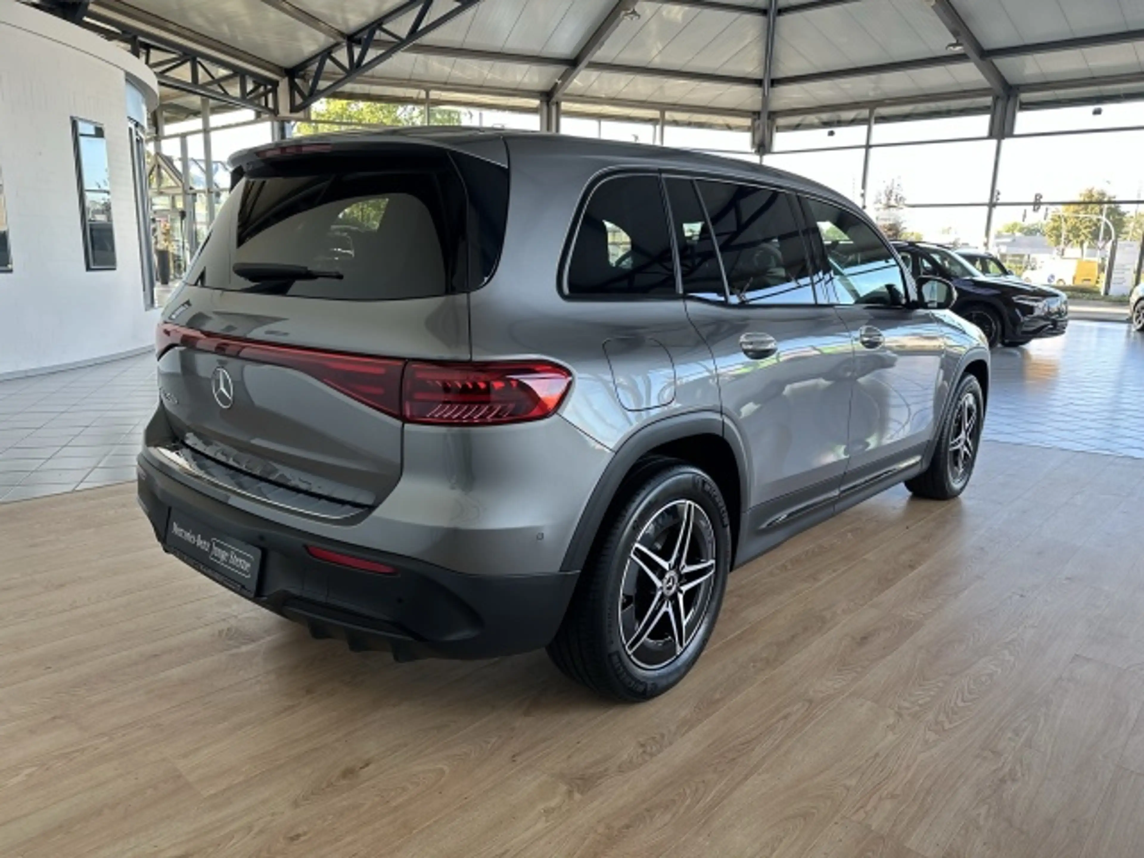 Mercedes-Benz EQB 250 EQB 250+ AMG DISTRONIC+360°KAMERA+HANDS-FREE LED — photo 5