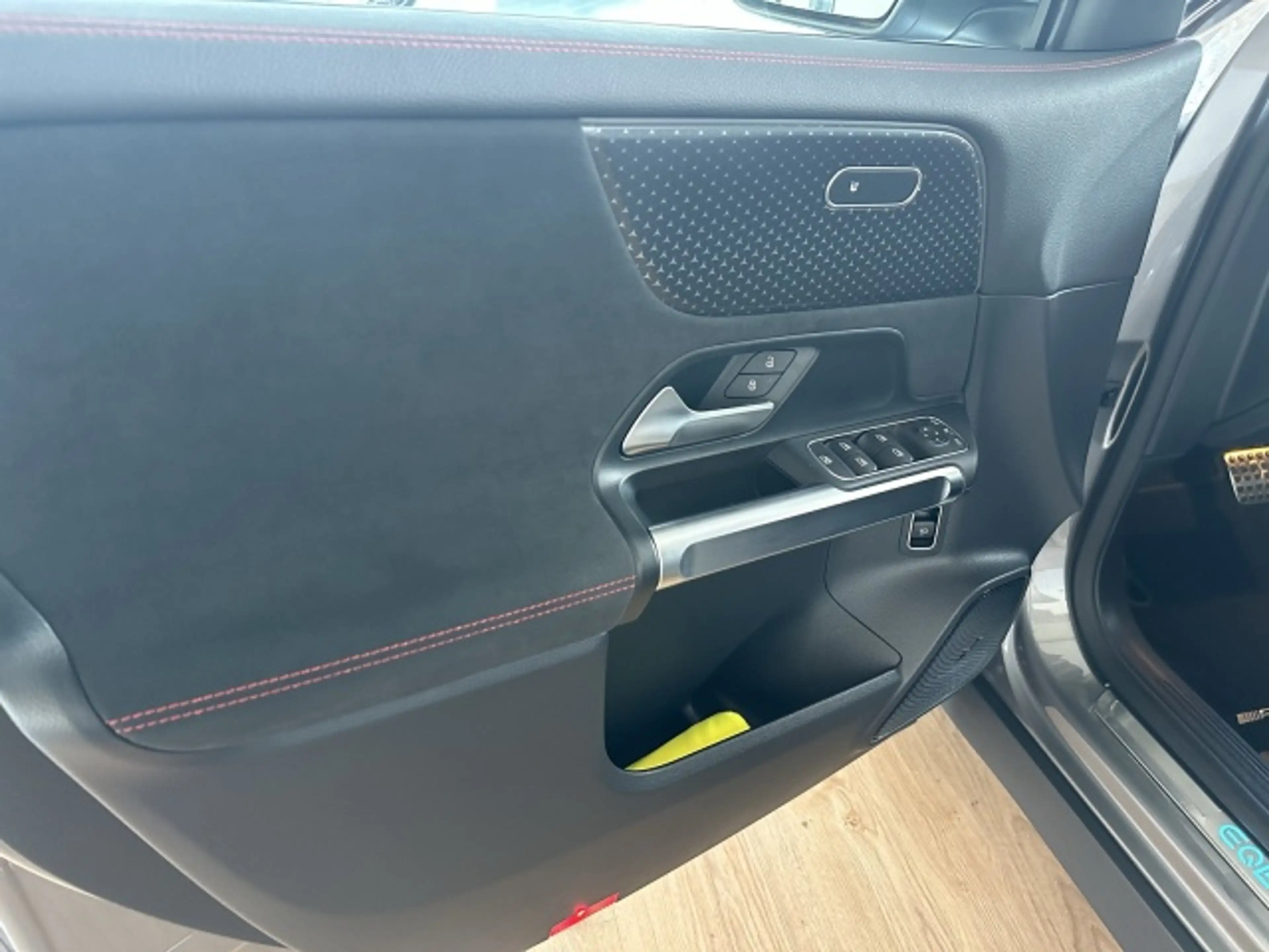 Mercedes-Benz EQB 250 EQB 250+ AMG DISTRONIC+360°KAMERA+HANDS-FREE LED — photo 13