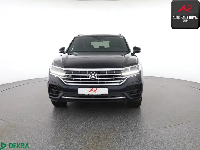 Volkswagen Touareg view 8