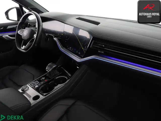 Volkswagen Touareg view 11
