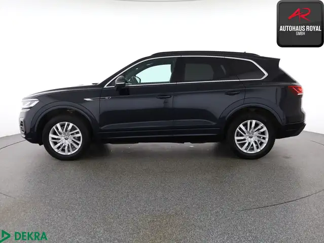 Volkswagen Touareg view 2