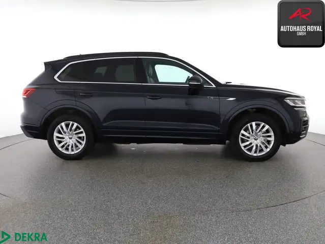 Volkswagen Touareg view 6