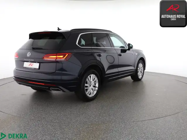 Volkswagen Touareg view 5