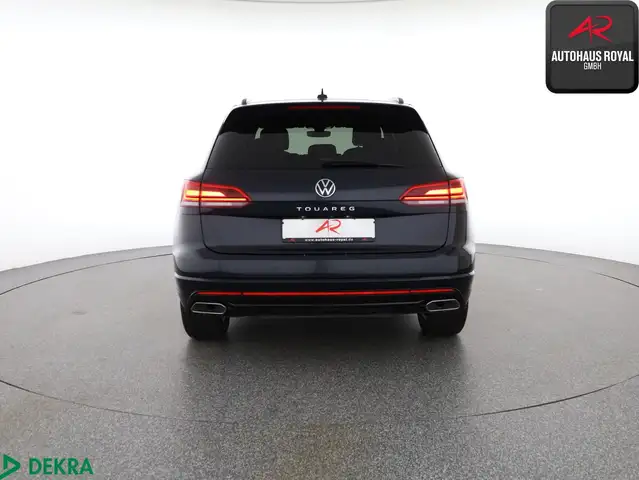 Volkswagen Touareg view 4