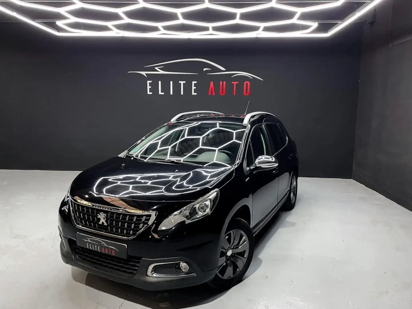 Peugeot 2008 Signature 1.2 PureTech 60KW (82CV) Negro - 1