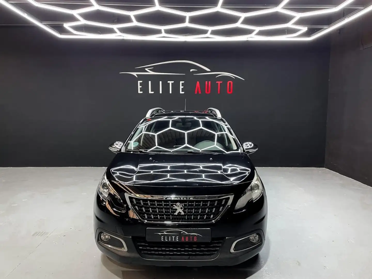 Peugeot 2008 Signature 1.2 PureTech 60KW (82CV) Negro - 2