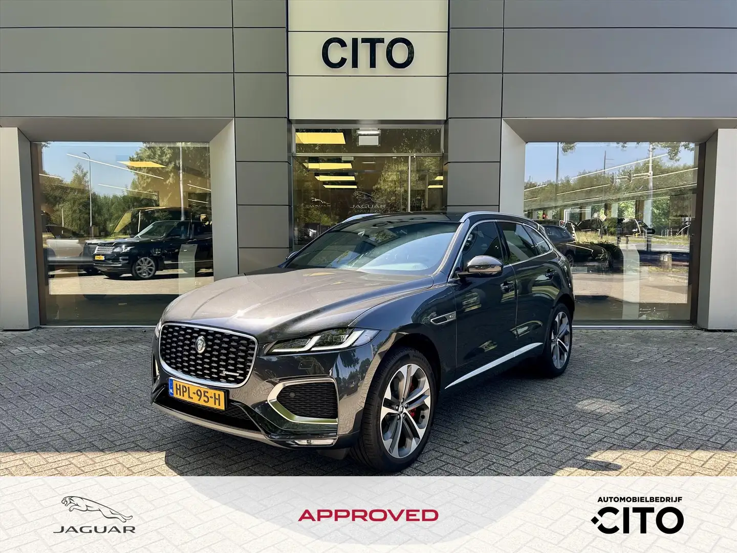 Jaguar F-Pace P400e AWD PHEV R-Dynamic SE Grijs - 1